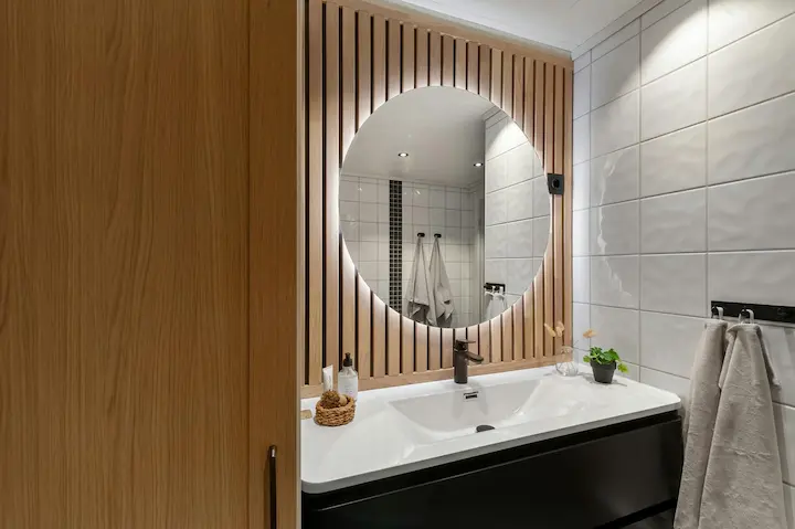 Oval smart bathroom mirror with perimeter LED lighting